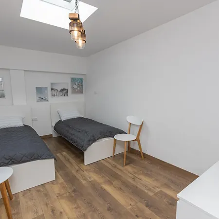 公寓 The House 2 *