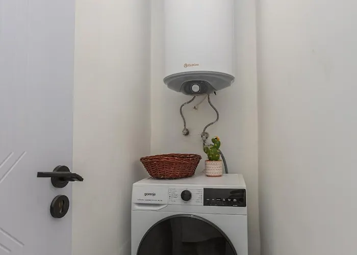 The House 2 * בורגאס