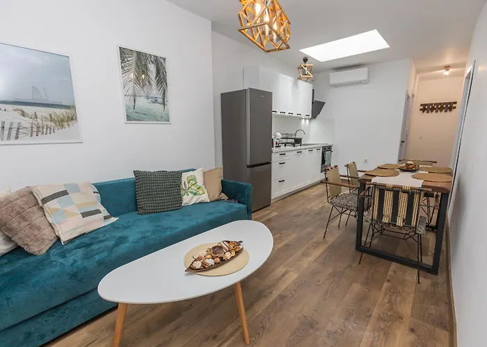 The House 2 בורגאס