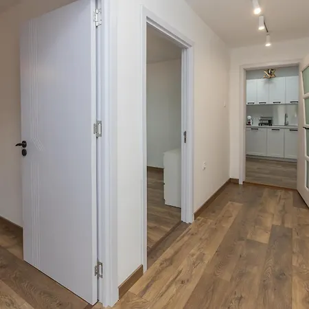 アパート The House 2 *