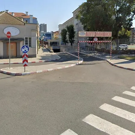 The House 2 ブルガス