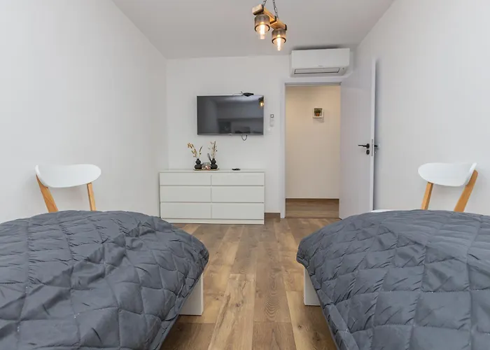 The House 2 Lejlighed